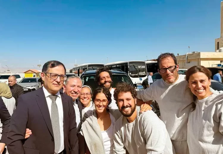 Israel libera a mexicanos que arrestó camino a Gaza; los tuvo seis días en prisión