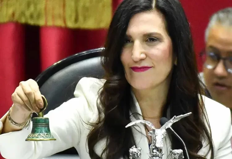 Kenia López propone eliminar IVA en alimentos y medicinas para mascotas