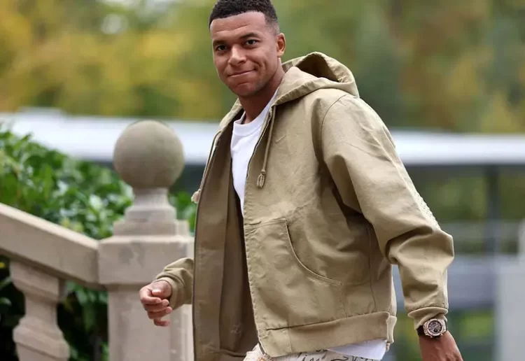 Kylian Mbappé no entrena con Francia por molestias físicas