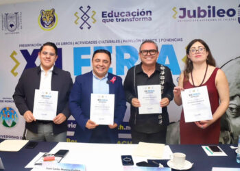 Modera Juan Carlos Moreno Guillén presentación de libro