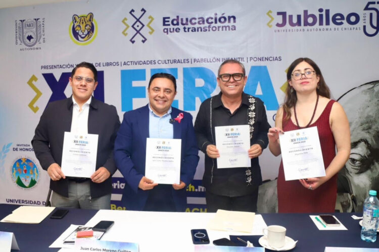 Modera Juan Carlos Moreno Guillén presentación de libro