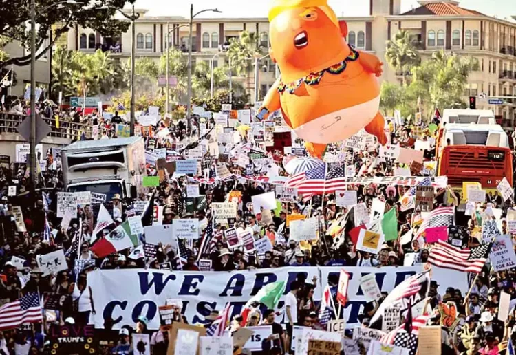 Opositores recalcan a Trump: no queremos reyes; de costa este a oeste