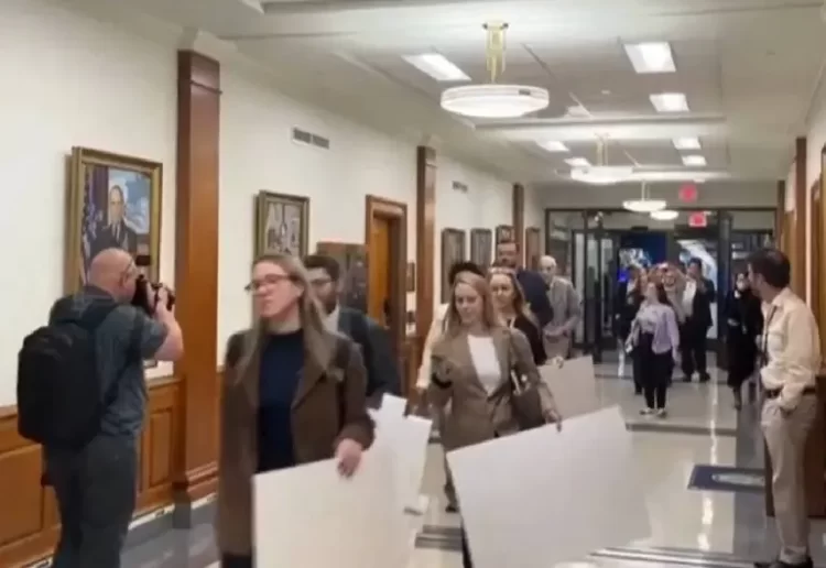 Periodistas abandonan el Pentágono ante creciente censura en EU