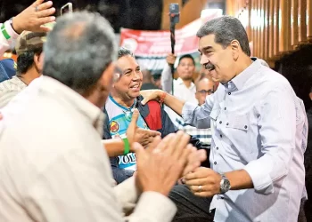 EU quiso arrestar a Maduro con soborno al piloto de su avión