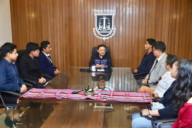 Juan Carlos Moreno Guillén se reúne con futuros abogados