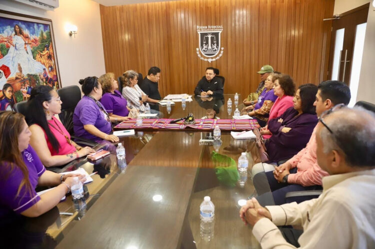 JCMG se reúne con integrantes de la Fundación Karla Velasco