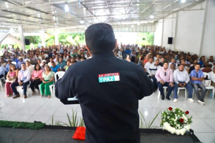 Moreno Guillén escucha y dialoga con los sectores productivos de Ocosingo
