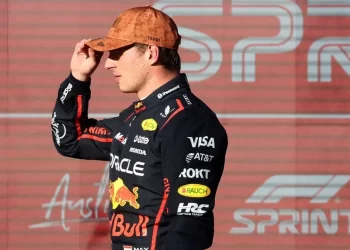 Red Bull mantiene sueño de título para Verstappen