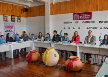 Niñas y niños participan en Cabildo Infantil 