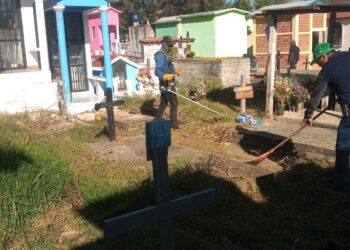 Realizan acciones de limpieza y mantenimiento en el Panteón Municipal 