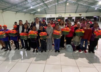 Reconocen labor del personal de Limpia Municipal con entrega de uniformes