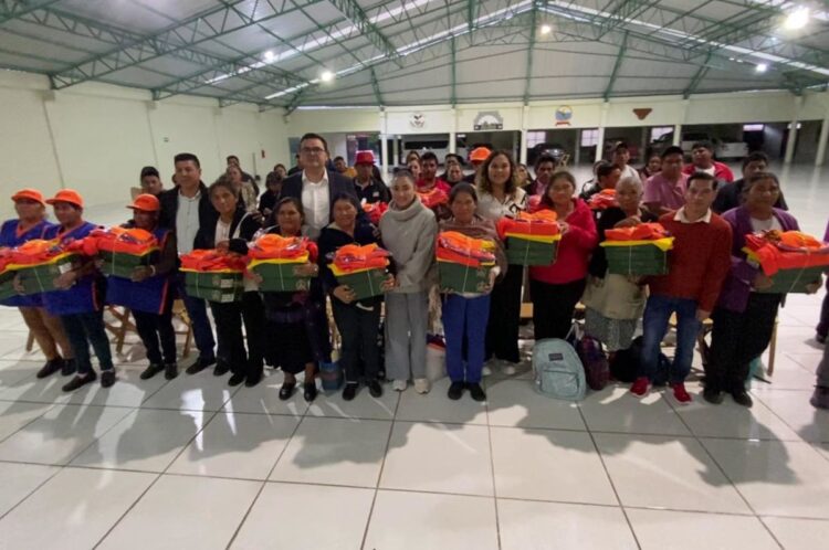 Reconocen labor del personal de Limpia Municipal con entrega de uniformes