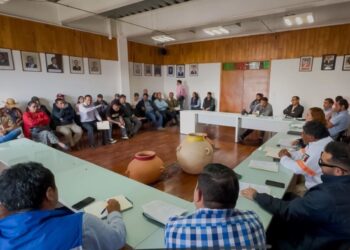 Se reúne Fabiola Ricci con habitantes de la Colonia Prudencio Moscoso