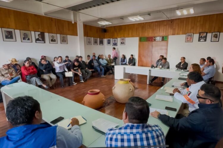 Se reúne Fabiola Ricci con habitantes de la Colonia Prudencio Moscoso