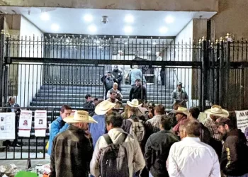 Segob se encuentra con campesinos: Manotean propuesta; negocian