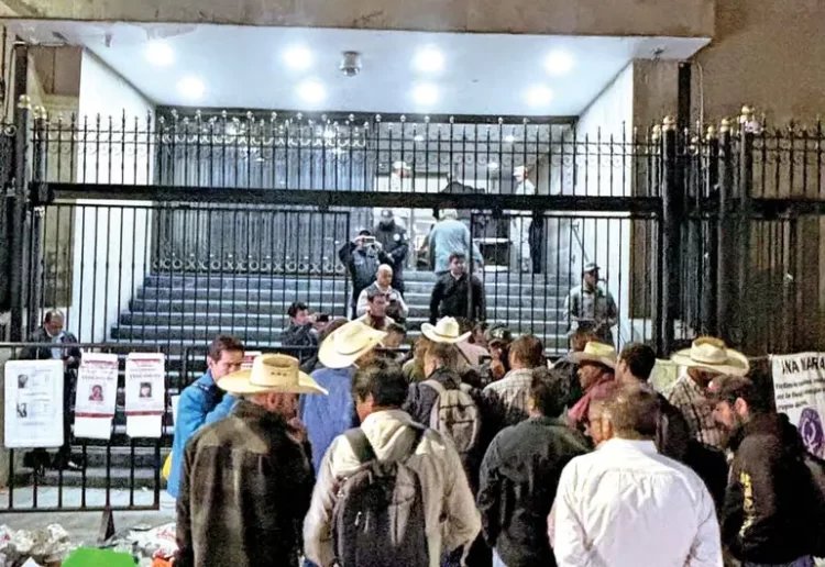 Segob se encuentra con campesinos: Manotean propuesta; negocian