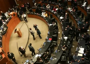 Recibe Senado minuta de ley para acceso libre y gratuito a playa