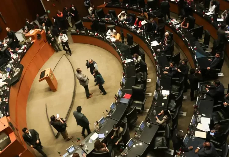 Recibe Senado minuta de ley para acceso libre y gratuito a playa