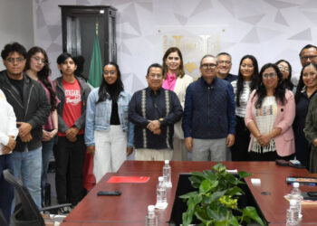 Entrega la iniciativa privada becas a estudiantes de la UNACH