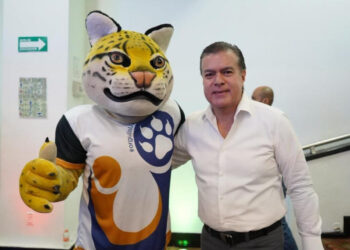 La Unach nos enseña que el conocimiento y el humanismo van de la mano: Paco Chacón