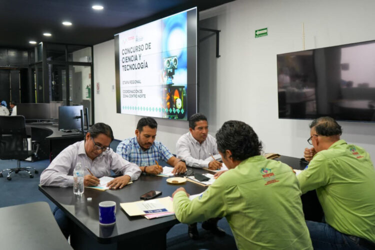Jóvenes chiapanecos presentan prototipos de ciencia y tecnología y exploran el cosmos