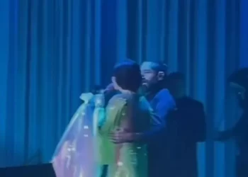 Ángela Aguilar olvida la letra de su propia canción en el arranque de su gira por Estados Unidos