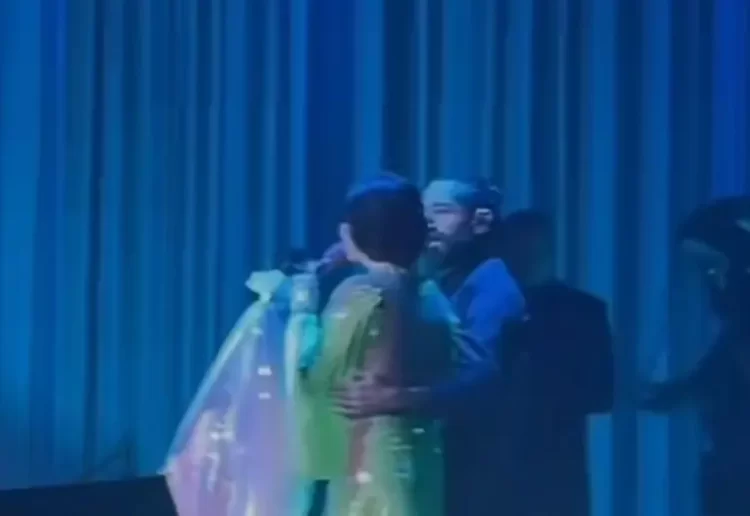 Ángela Aguilar olvida la letra de su propia canción en el arranque de su gira por Estados Unidos