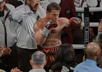 “Canelo” Álvarez estaría negociando una revancha contra Terence Crawford para 2026