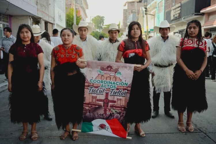 Cecytech y TBC promueven identidad y valor cívico en desfile por el 115 Aniversario de la Revolución Mexicana