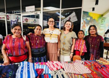 Cobach abre sus puertas a artesanas de la región alta de Chiapas