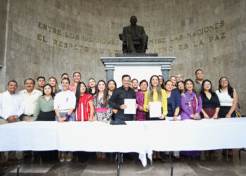 Firman propuesta de reforma que impulsa la libertad de decisión relativa al apellido inicial