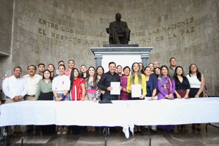 Firman propuesta de reforma que impulsa la libertad de decisión relativa al apellido inicial