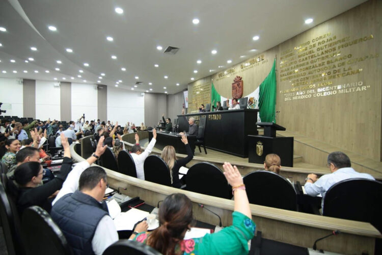 Turnan a comisiones iniciativas relativas a Ley de Derechos de la Niñez y Ley de Adopción