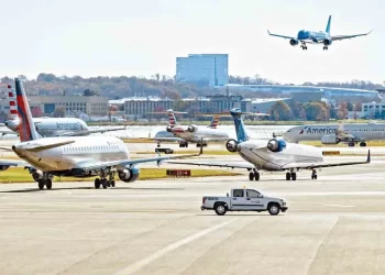 Presentan propuesta de impuesto a vuelos; reunión en la COP30