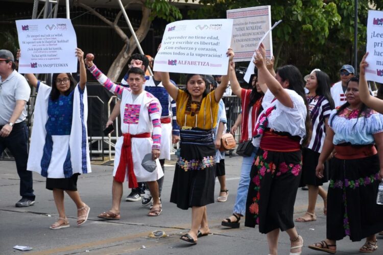 Una Nueva ERA educativa desfila en Chiapas: alfabetización, conciencia y comunidad