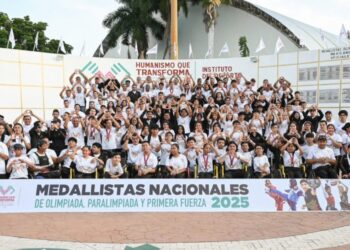 Eduardo Ramírez reconoce a atletas de Olimpiada y Paralimpiada y Primera Fuerza