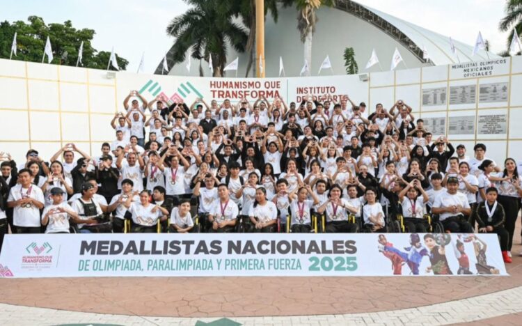 Eduardo Ramírez reconoce a atletas de Olimpiada y Paralimpiada y Primera Fuerza