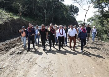 En San Fernando, Eduardo Ramírez constata avances de caminos