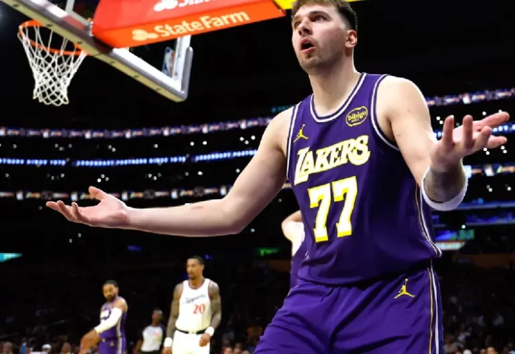 Estrella de Lakers prende alertas con críticas en la NBA