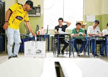 Golpe a Noboa: votan en contra de su referendo; respetará voluntad del pueblo