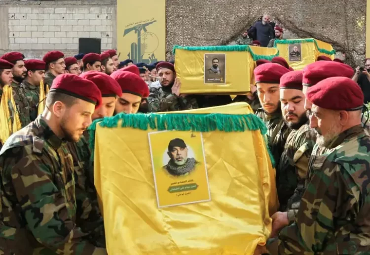 Hezbolá entierra a su jefe militar tras bombardeo israelí en el sur de Beirut