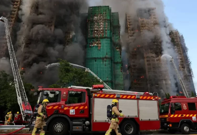 Tragedia en Hong Kong: incendio deja 94 muertos y decenas de desaparecidos