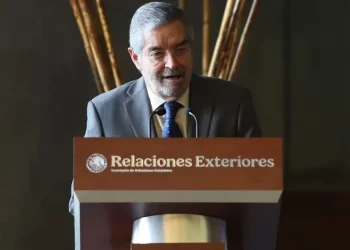 Juan Ramón de la Fuente pide licencia temporal como titular de SRE