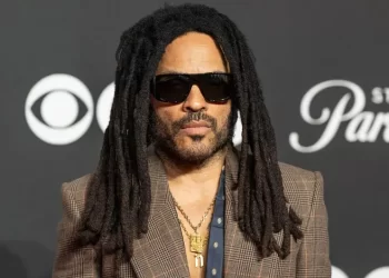 Una fan arrancó cuatro rastas a Lenny Kravitz… y ahora regresa a México con nuevas fechas