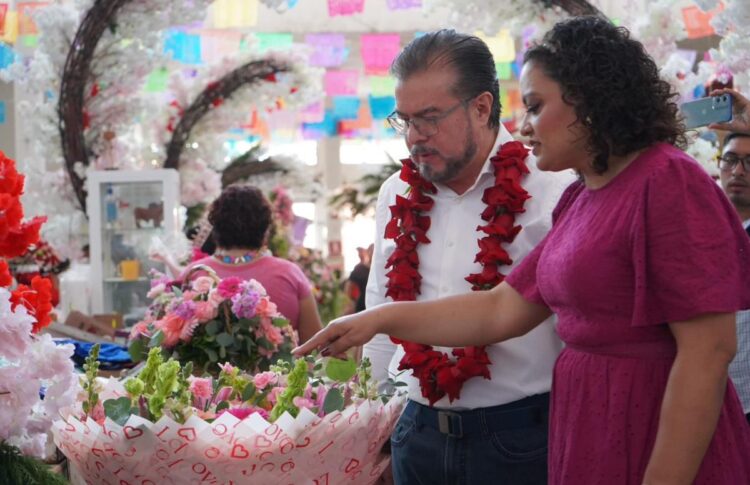 El mercadito de las flores cumple 73 años, símbolo de trabajo y unidad: Paco Chacón
