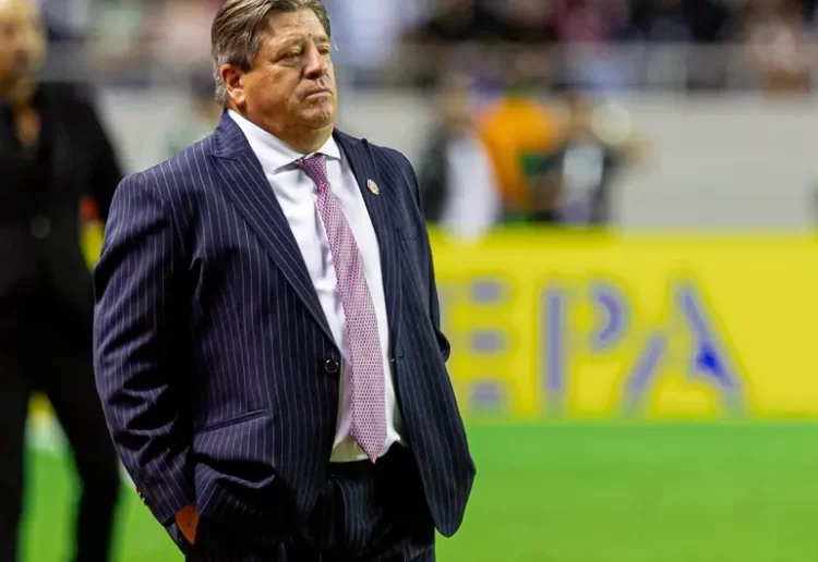 ‘Piojo’ Herrera da la cara por jugadores de Costa Rica