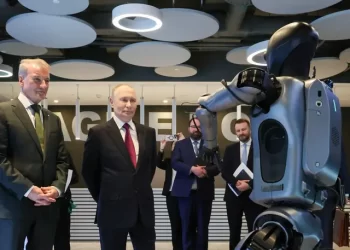 Robot humanoide con IA baila para Putin tras caída de otro autómata en Moscú