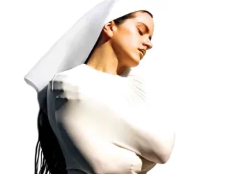 Rosalía, se hizo la Lux; celebra la mística femenina