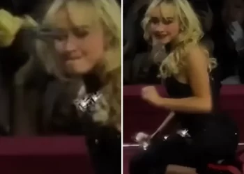 Sabrina Carpenter reacciona furiosa cuando le lanzan esposas en pleno concierto