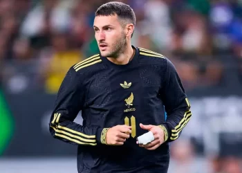 Santiago Gimenez se baja del Tri para la fecha FIFA